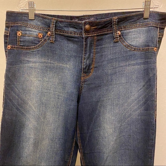 Torrid Source Of Wisdom Flare / Boot Jeans, Size 16, Stretch Whiskered, 10” Rise - Picture 5 of 10